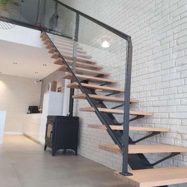 Escalier droit limon central